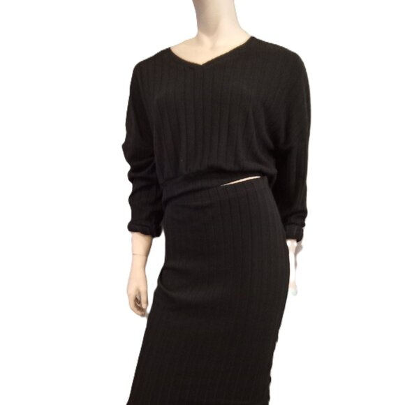 2 pc Set Top and Skirt - Picture 1 of 2